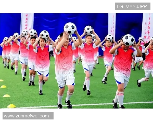 足球星孩子成长之路:从青训到职业舞台的全面解析与展望 足球星孩子成长之路:从青训到职业舞台的全面解析与展望