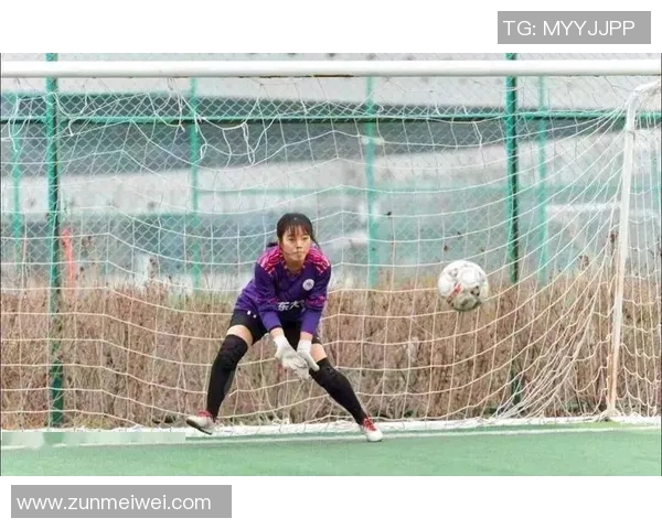 方姓足球巨星崛起记 纵横绿茵场展现不凡才华