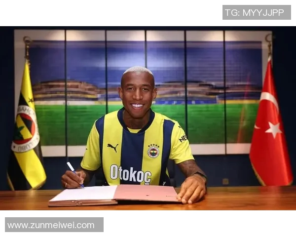 没有眉毛的足球巨星形象引发热议球迷关注其独特外貌魅力